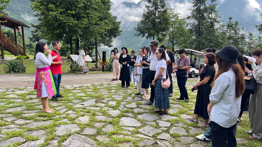 Học tập, khảo sát thực tế tại Làng Văn hóa du lịch cộng đồng thôn Nậm Đăm, xã Quản Bạ